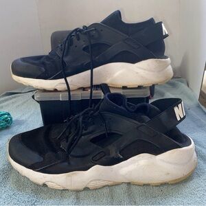 Nike Air Huarache Run Ultra black white size 12